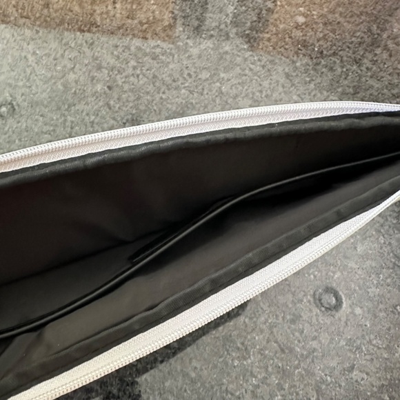 Athleta Silver Metallic Laptop Sleeve VGUC - Picture 8 of 10